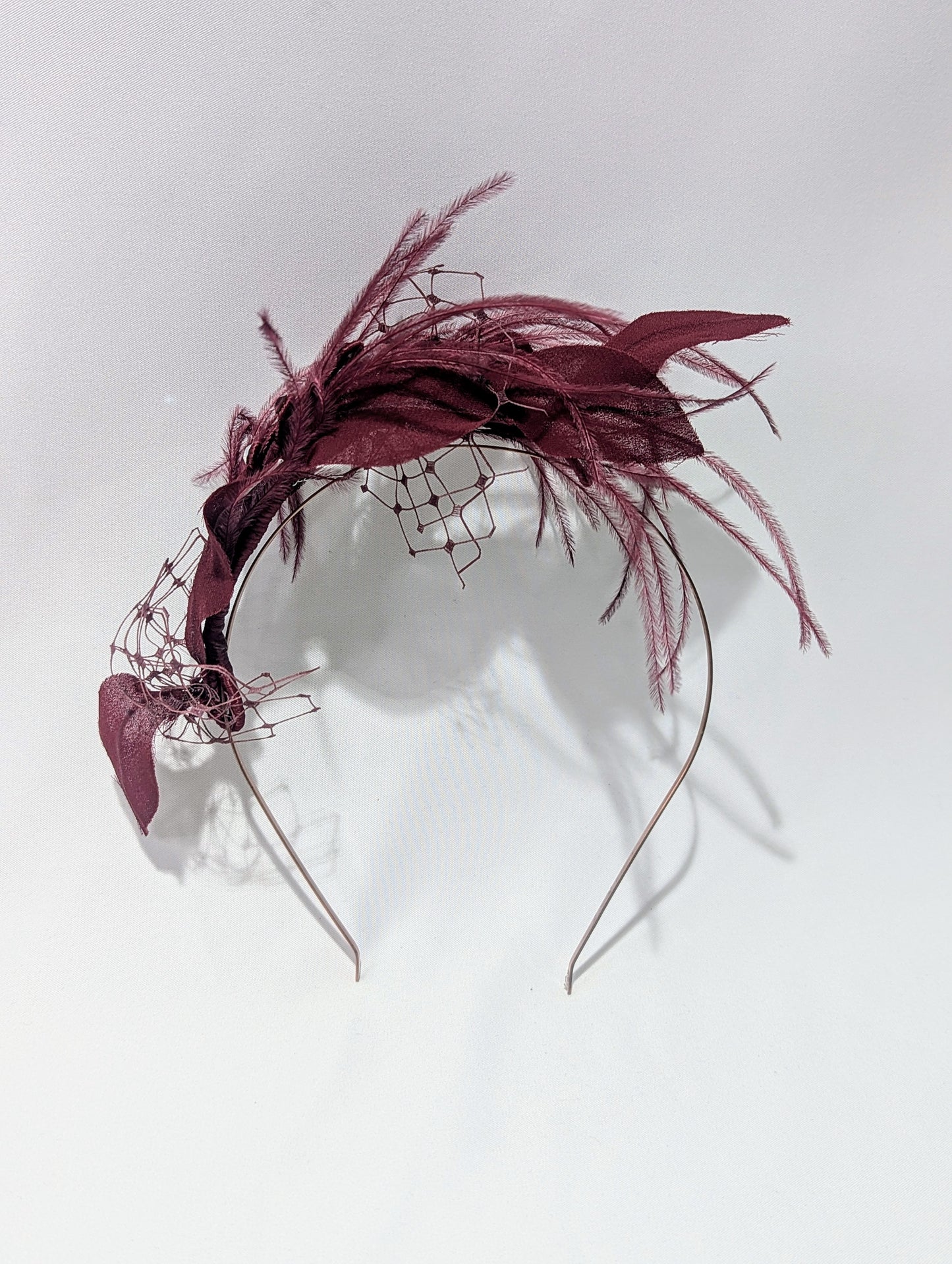 Diadema Hojas y Plumas Granate|Tocados