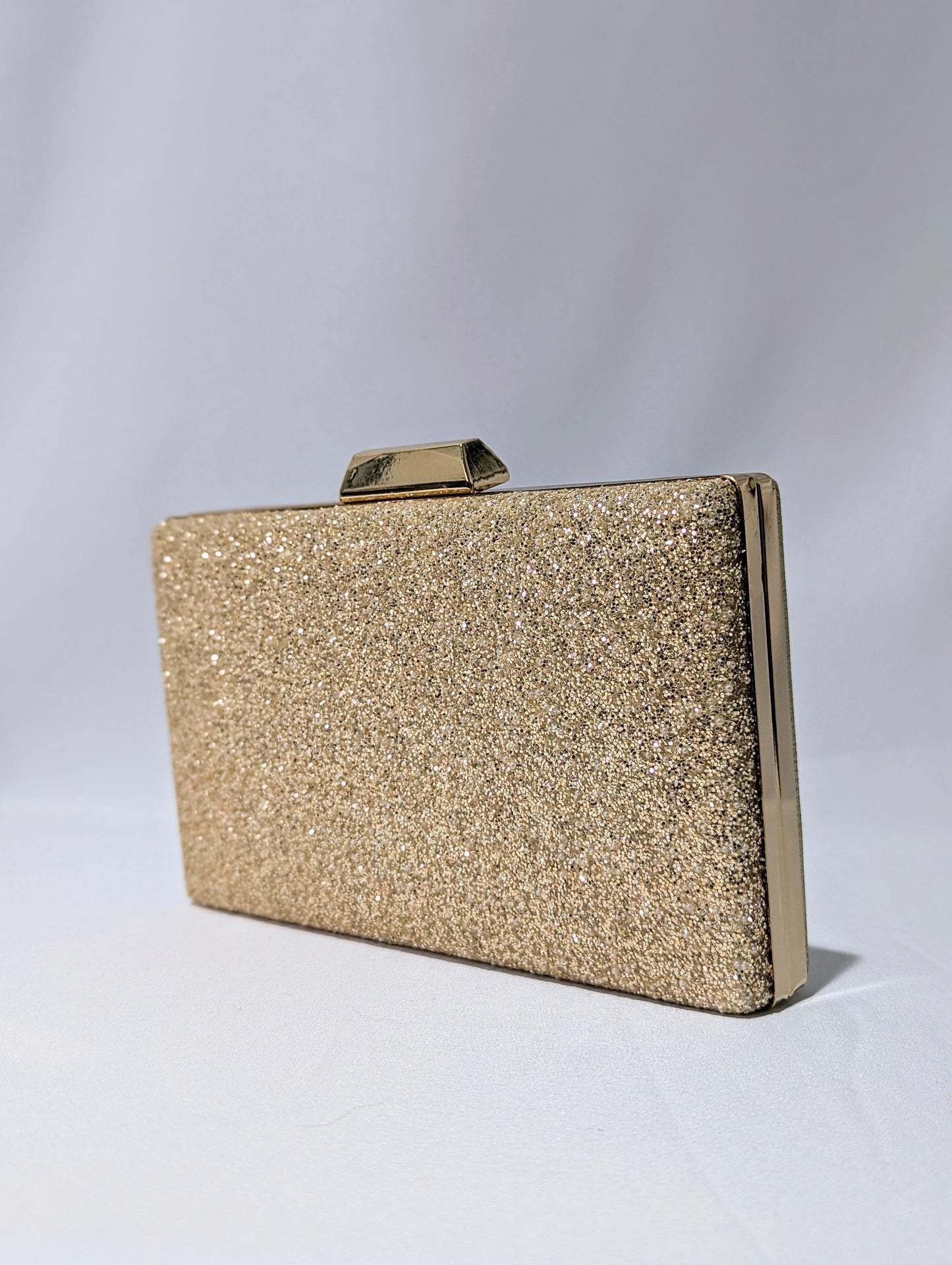 Bolso con perlitas doradas|Bolsos