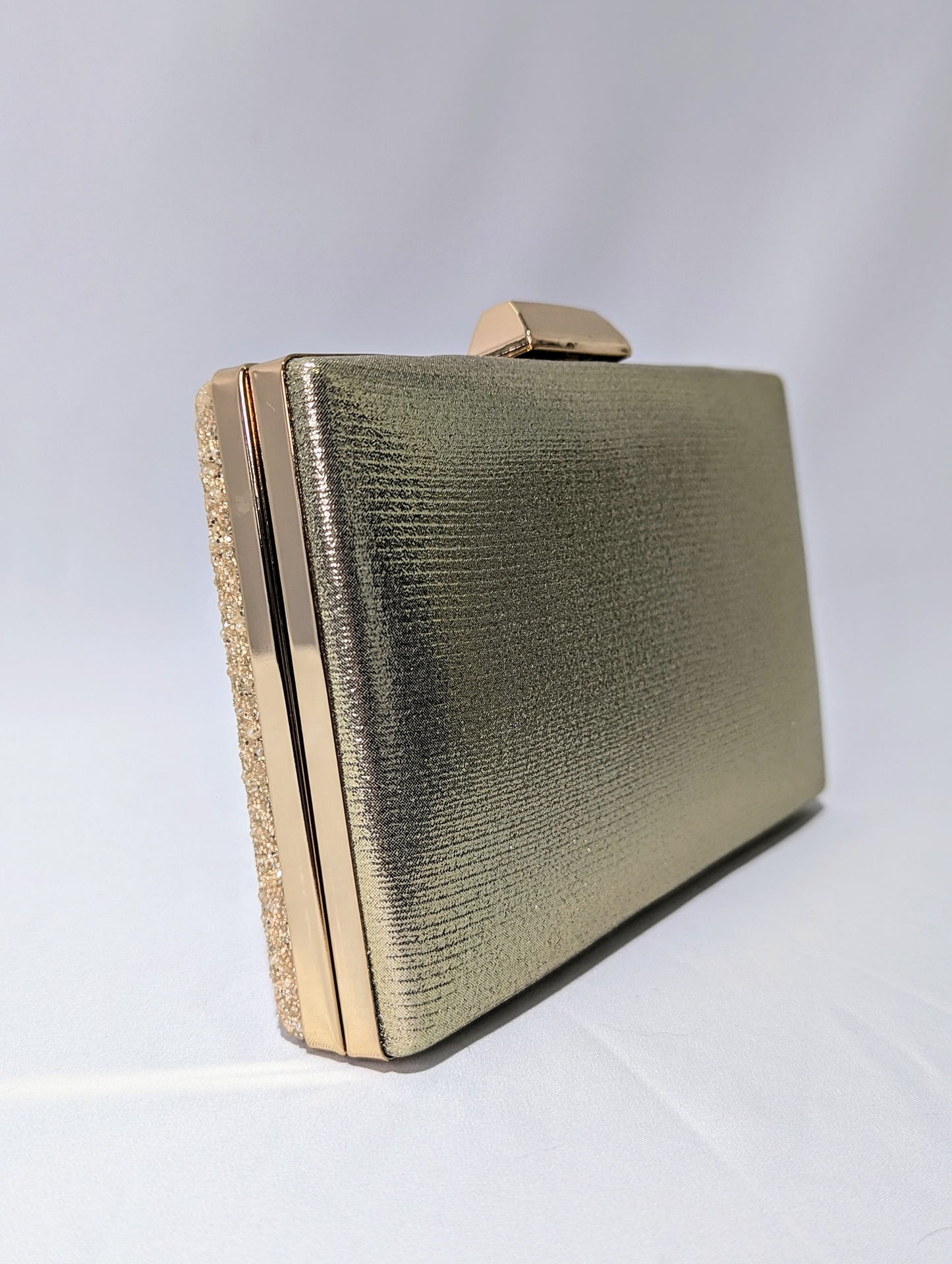 Bolso con perlitas doradas|Bolsos