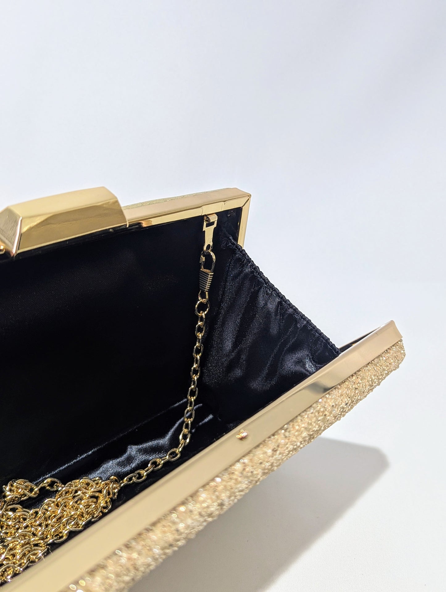 Bolso con perlitas doradas|Bolsos