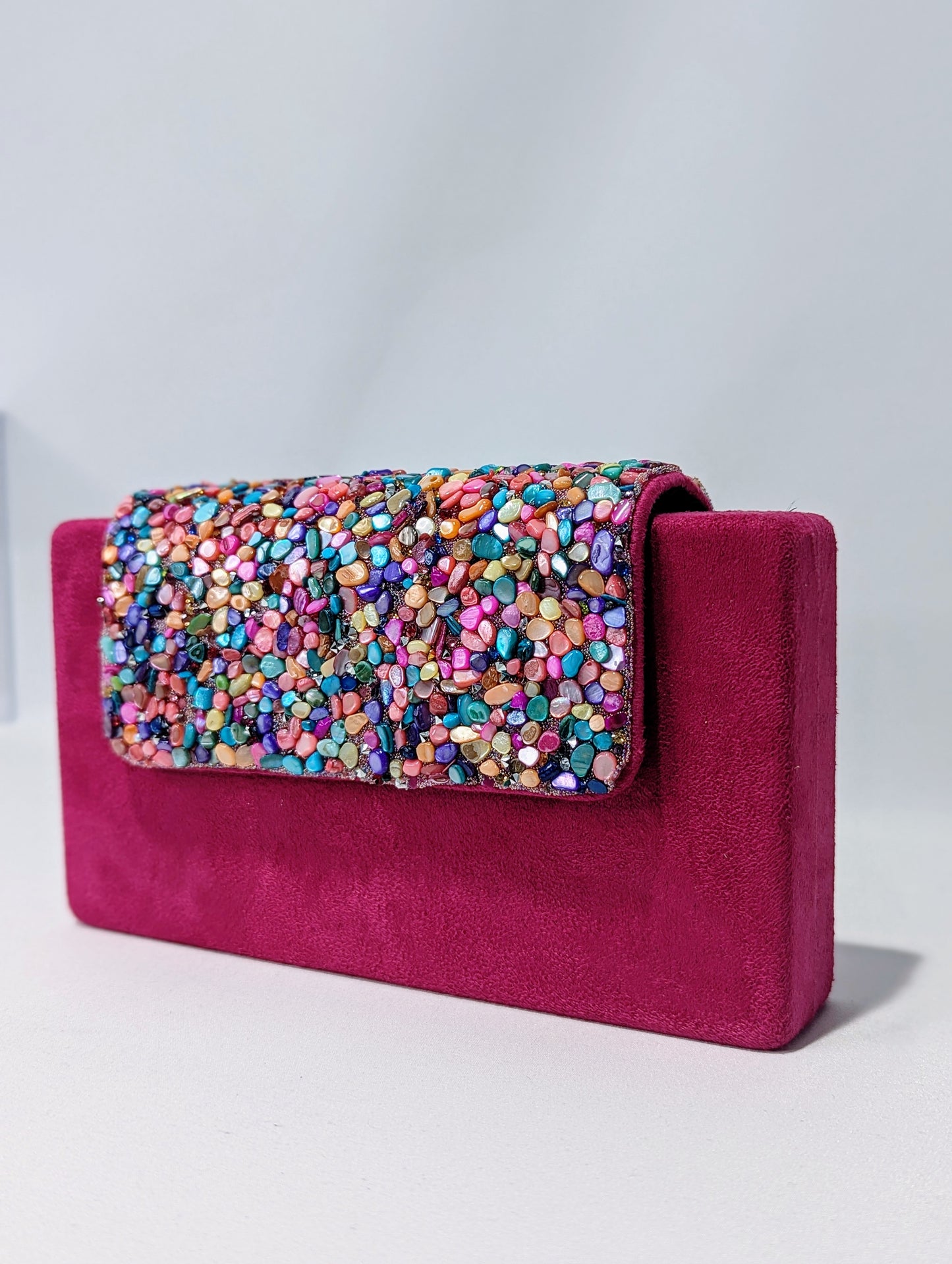 Bolso Fucsia con Pedrería Multicolor