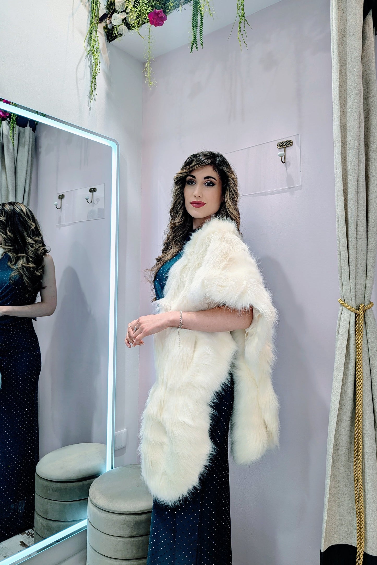 Estola de Pelo Blanca con Broche | Vestido de Evento